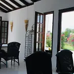 The Dragonfly Retreat מאלגה